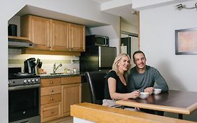 Mountain Side Hotel Whistler By Executive